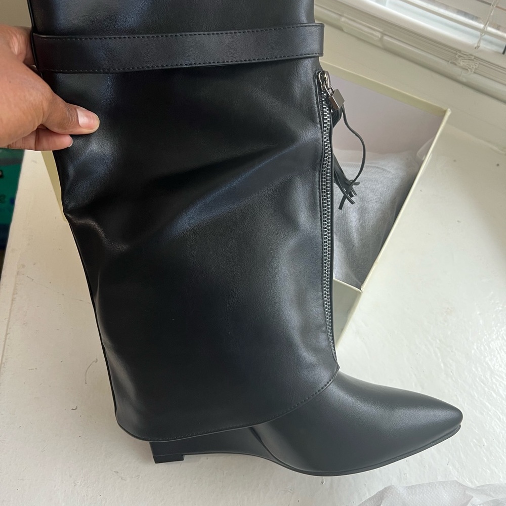 Brand new boots size 7 - never worn